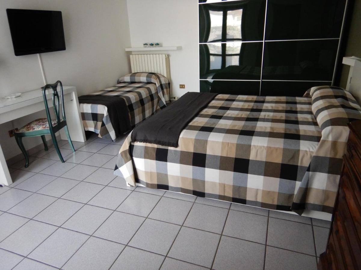 3Per3 Acomodação com café da manhã Busto Arsizio Exterior foto